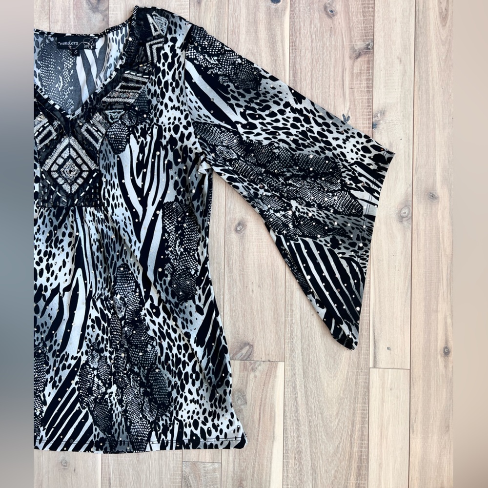 7 Wonders Women’s Blouse top with sequin black white and gray women’s small - Picture 5 of 9